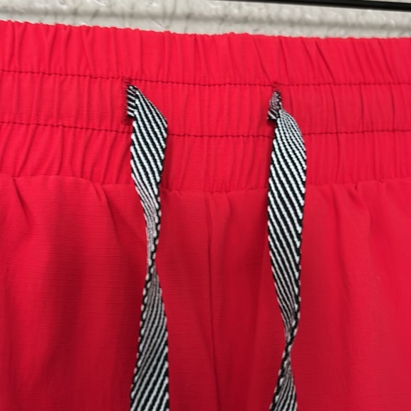 Women’s Torrid Happy Camper Ripstop Active Cargo Short With Zip 1X 14/16 Red - Picture 4 of 10